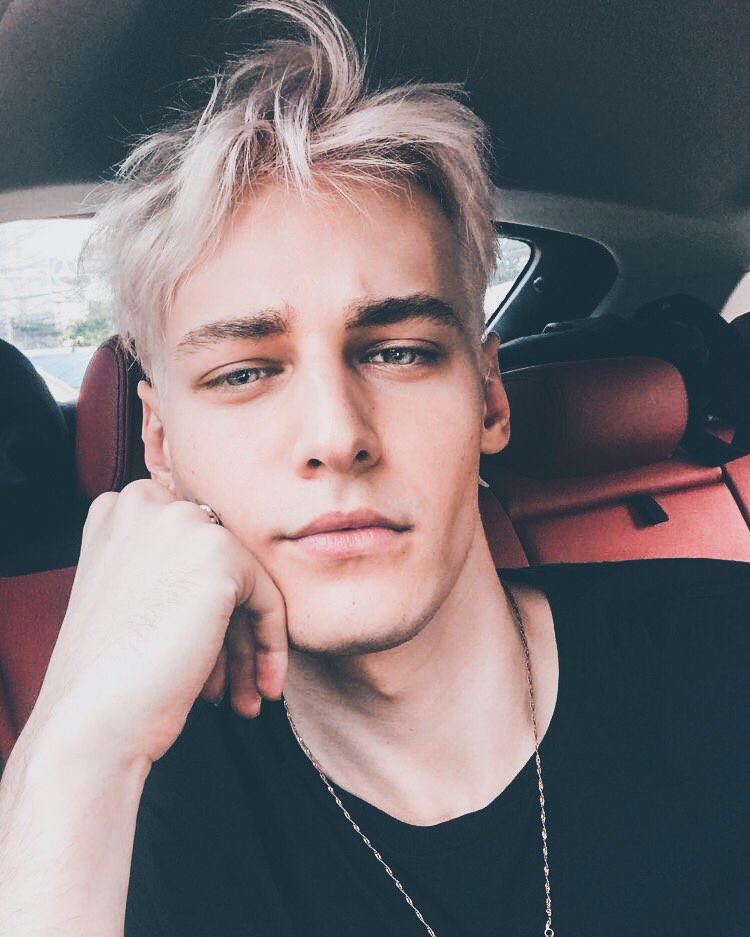 NohVqrr's tweet photo. Noh-Varr
Young Avenger
Gay • Single
Depressed
Big booty twink
Loves dick
Slut

4 years rp experience
Lit rp 4 lines+
Smut, Drp allowed with men only
Pm to rp or smut

-Rt? https://t.co/19T8chDLRa