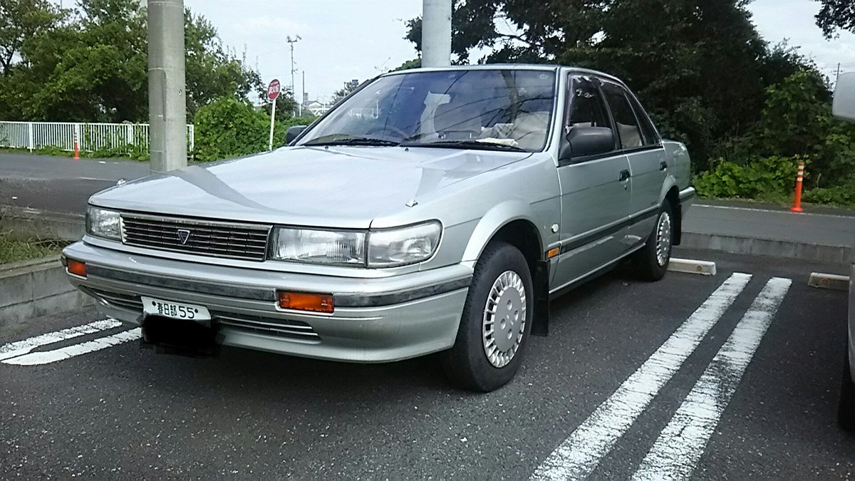 ｙ３０ｖｉｐ 春日部５５ナンバーのｕ１２ブルーバード発見 新車ナンバーですね B ｆフェンダーのエンブレムがｙ３１ｖｉｐや３０ｓｖのｆフェンダーのエンブレムにそっくり 土台を流用してるな 笑 ツインカム搭載の上級グレードなのにタイヤ１３