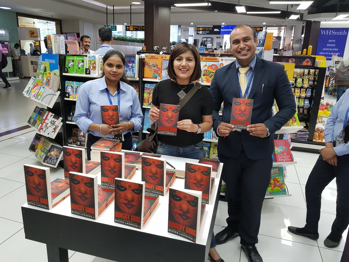 Love happy faces at bookstores @WHSmithIndia book signing #incrediblebookstores @Rupa_Books @SiyahiJaipur #T3departure #IndiraGandhiInternationalairport