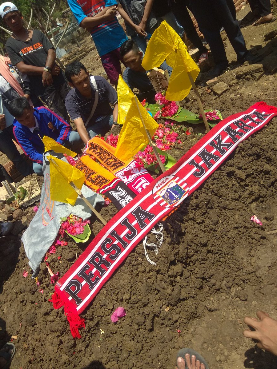 _JSTigaraksa's tweet photo. Selamat jalan kawan :') #RIPharingga https://t.co/xnfRR7JFTJ