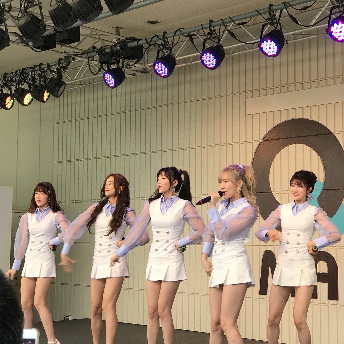 Hiro Y Twitterren あべのキューズモールで リリースイベント 全員ハイタッチ会 両手でok ゆっくりと 私 お疲れ様です ソルビンちゃん ありがとうございます Laboum ラブーム あべのキューズモール