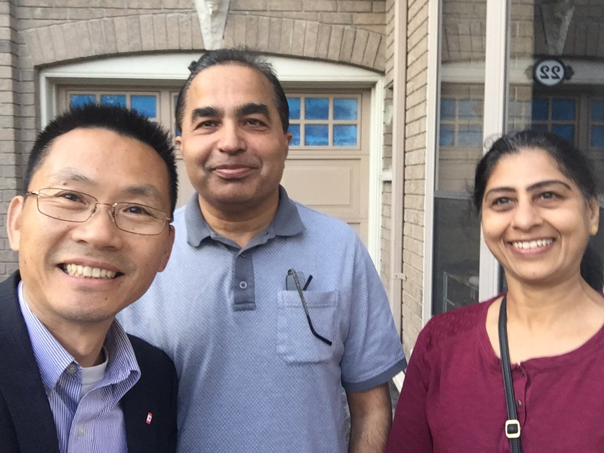 CharlesJiang25's tweet photo. A typical Sunday afternoon at doorsteps hearing from voters across ward 2 with my canvassing volunteers.
#SafeMarkam #NHW #CommunitySafety
#Buttonville #Cachet #VictoriaSquare
#MarkhamVotes #VoteCharlesJiang #Ward2 #CityCouncillor
#MkmPoli #OnPoli https://t.co/XyoGEBRPSI