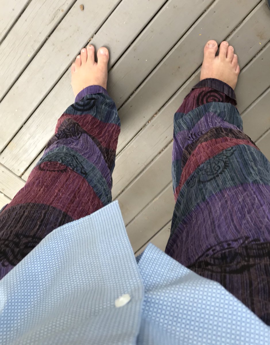 stephenlloyd100's tweet photo. All business up top, not so much down below. #business #barefeet #barefoot #barefootforlife #barefooter https://t.co/mBaZJj0zAV