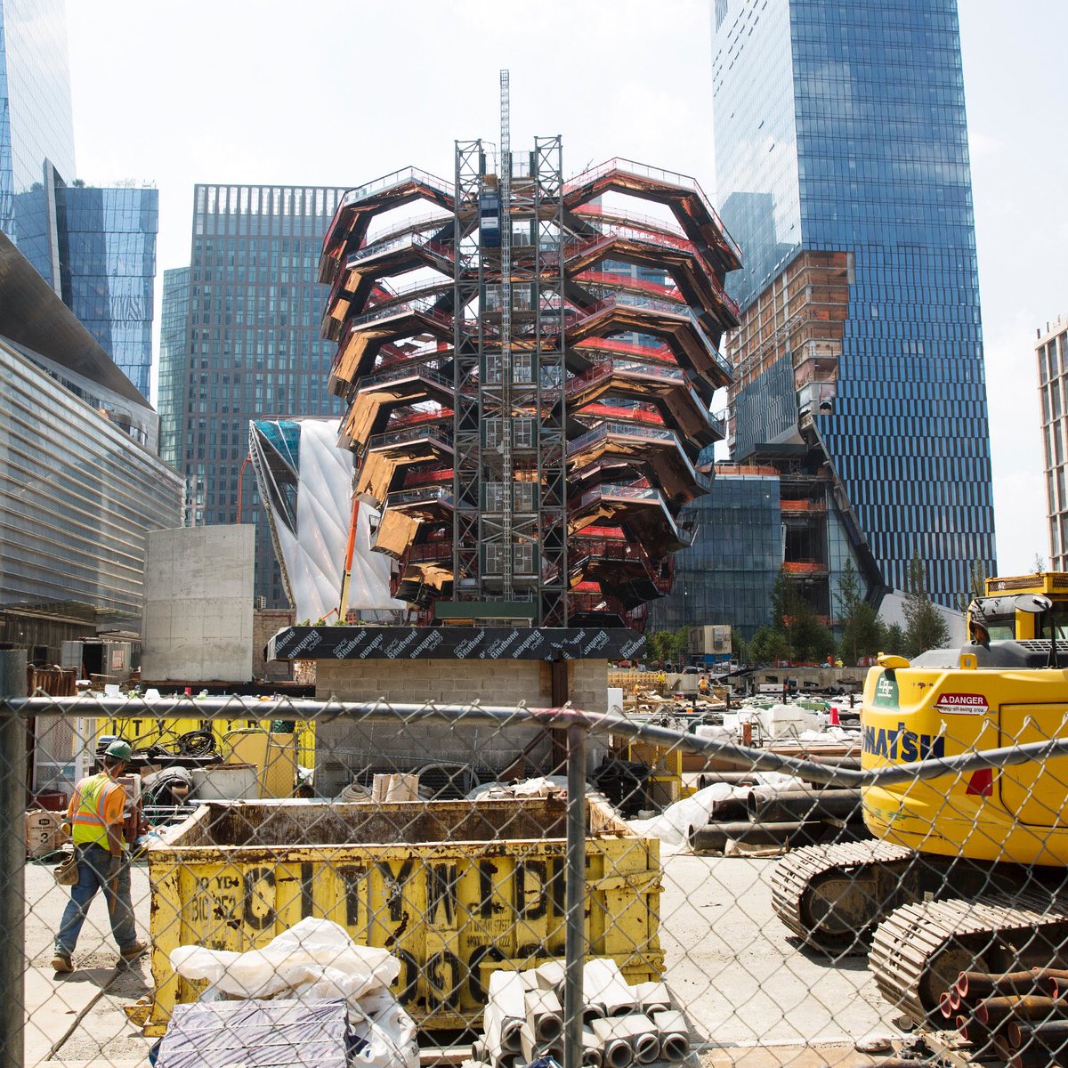 GoverningPhotog's tweet photo. “The Vessel, “ made of 154 interconnected flights of stairs, is nearing completion at Hudson Yards in NYC. https://t.co/sXMnZwNwTT