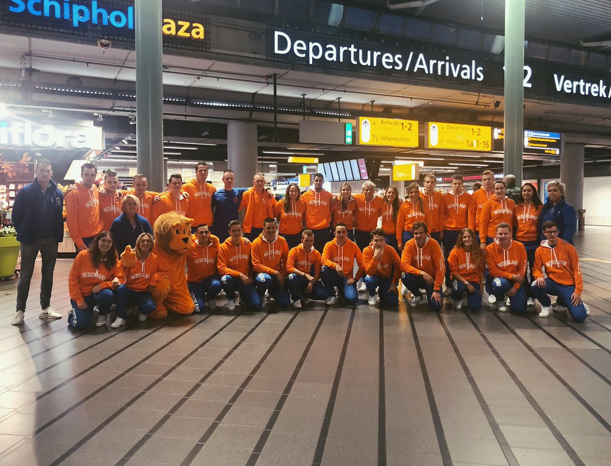 WorldSkillsNL's tweet photo. Ze zijn klaar voor vertrek.. ✈️ EuroSkills, #teamnl komt eraan!🇳🇱🦁 #euroskills2018 https://t.co/I6VFaIxuoP