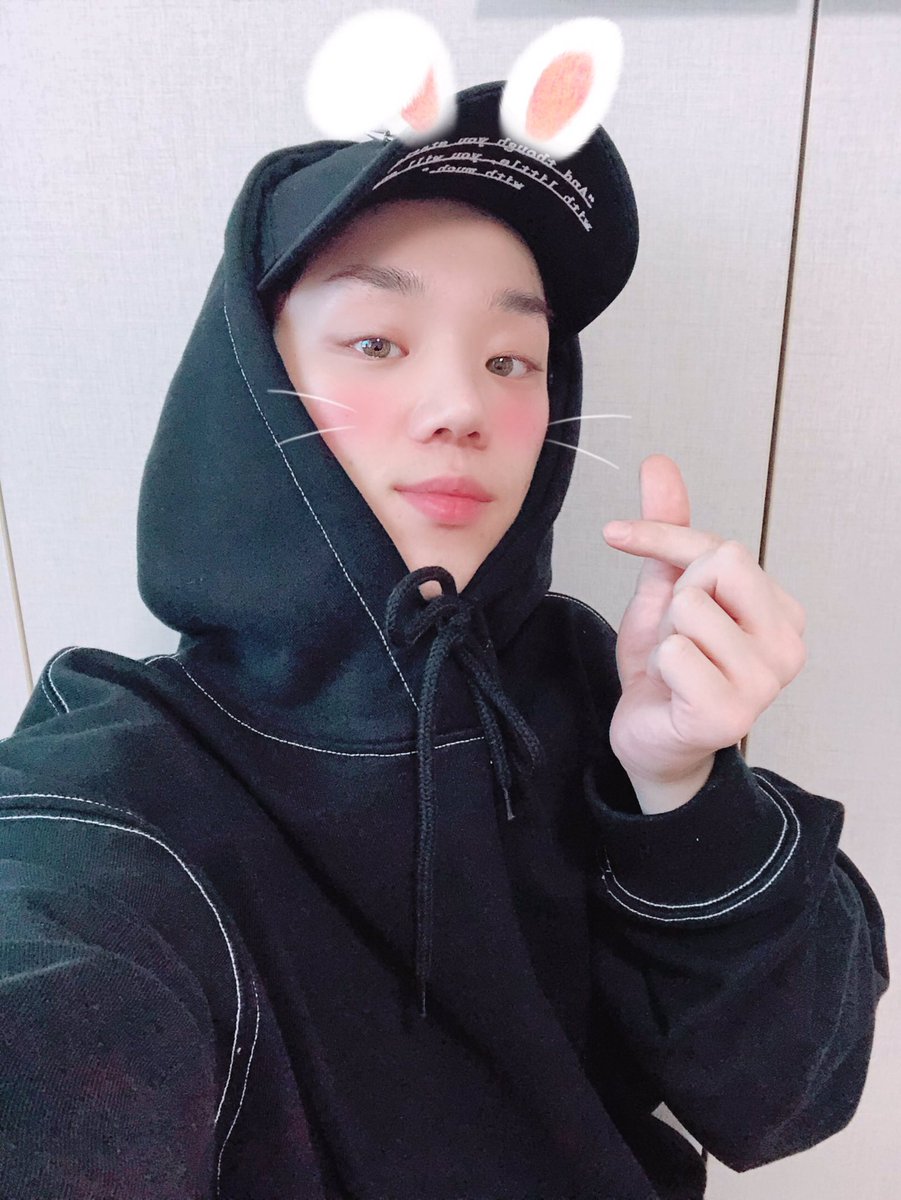 official_ACE7's tweet photo. [#에이스_김병관] 💌추석메시지💌
여러분 다들 행복한 시간 보내고 계신가요옹~ ㅎㅎ
저도 맛난 음식도 먹고 행복한 시간 보내고 있어요! 즐거운 한가위 보내세요!! https://t.co/fNKGBZ2Ksy