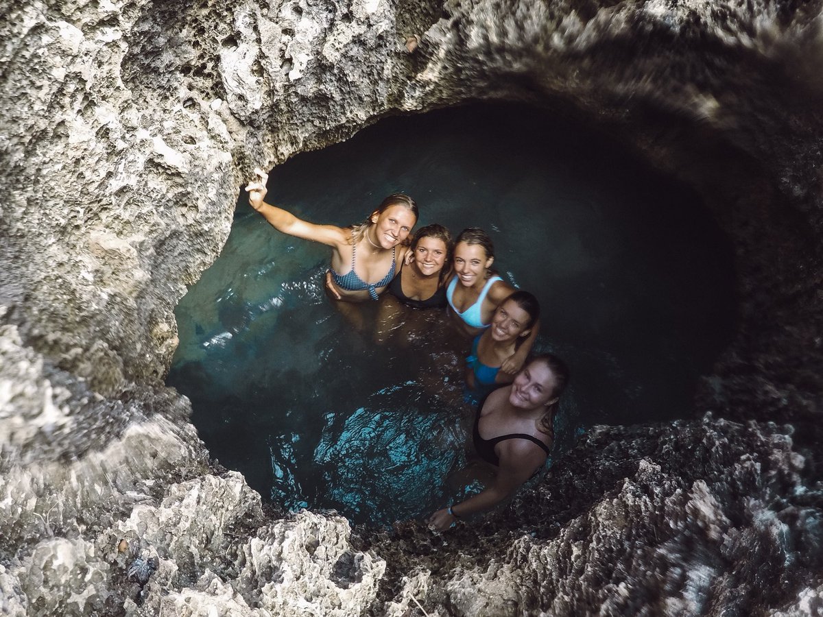 kate_mclaws's tweet photo. mermaids for a day https://t.co/LJKqsaY2QT