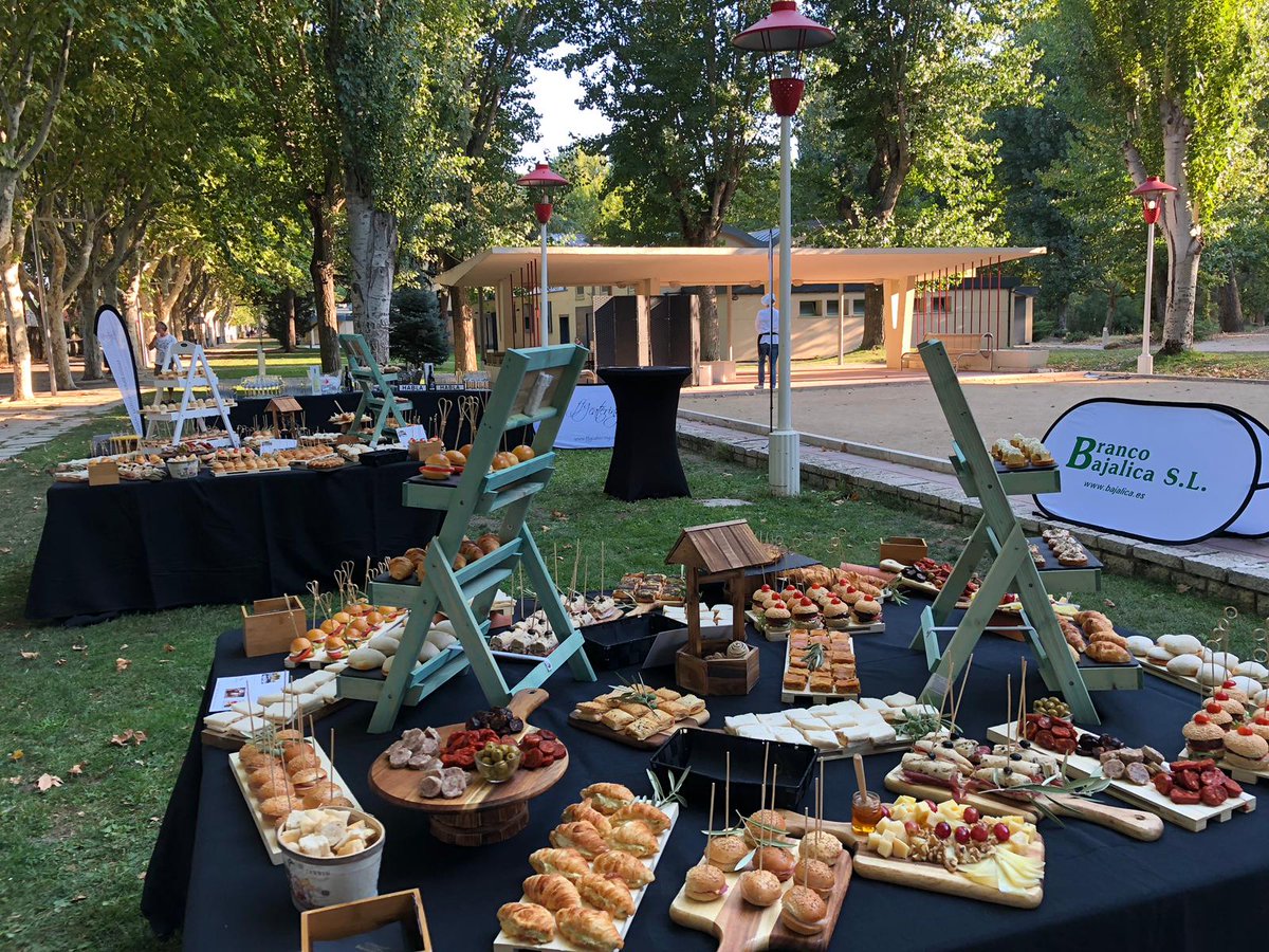FFGCatering's tweet image. Ayer ofrecimos un catering para la Federación de Golf de Madrid. Os dejamos unas fotos #catering #cateringmadrid #cateringservice #catering2018 #cateringstyle #cateringmodeon #food #foodie #foodlovers #foodaddict #foodpic #foodphoto #gastronomia #gourmet #FelizLunes