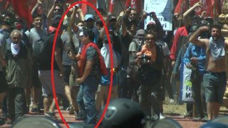 MarucaM10's tweet photo. 1)Detuvieron al militante Daniel Ruiz que usó un mortero en la marcha de diciembre pasado en el Congreso - #ReformaPrevisional 
🔹️lanzó bombas de estruendo a la Policía junto con Sebastián Romero("hombre mortero") aún prófugo 
🔹️encabezó una conferencia de prensa p él en PSTU https://t.co/tuNql6e4nn