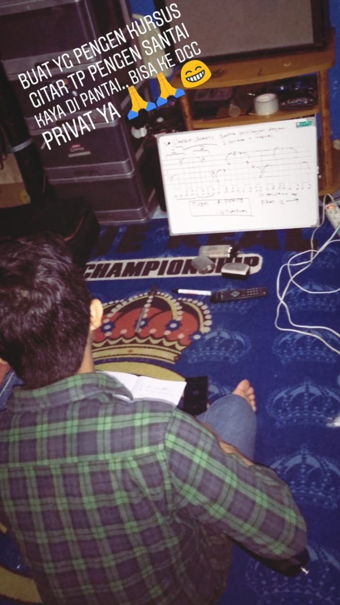 Hayoo yang mau main gitarnya makin jago yuukk hubungin kak <a href="/dhani_arinda/">Dhani Arinda</a>