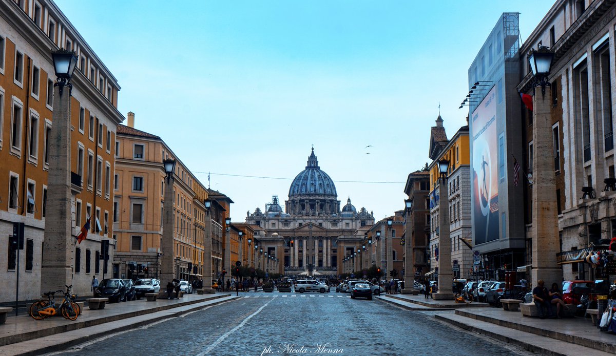 Mennic94's tweet photo. Verso il Vaticano ⛪
#strada #vaticano #cittàdelvaticano #roma #italia #città #capitale #street #italy #city #photo #love #amazing #picture #sonya6000 #architecture #architecturelovers #composition #art #buildings #town #lines #instagood #photooftheday #picoftheday 📷 https://t.co/jQwKBVJe0Z