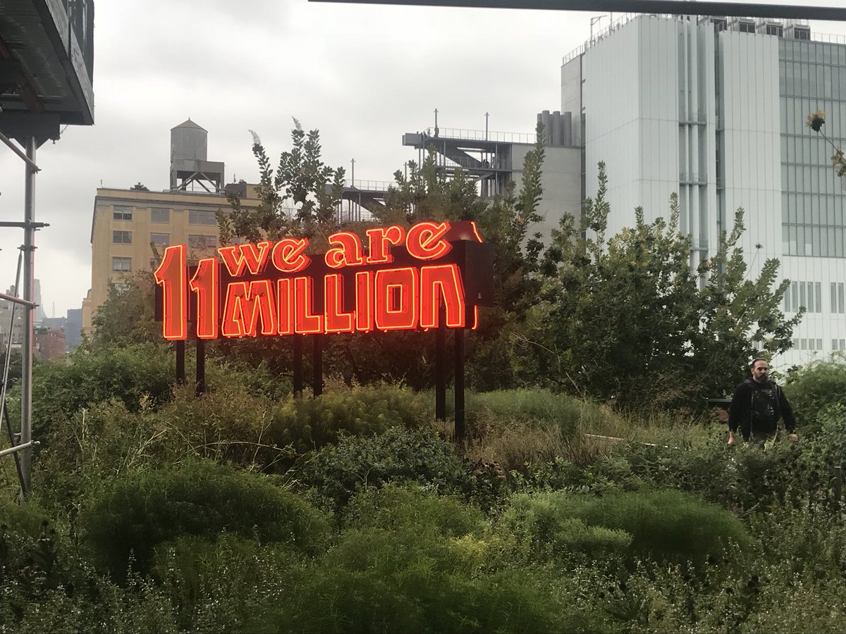 momma_dish's tweet photo. When the GSWLA visits a world city...itβs bound to be amazing! #LionAmazing #GSWLA https://t.co/asLJTTL3HV