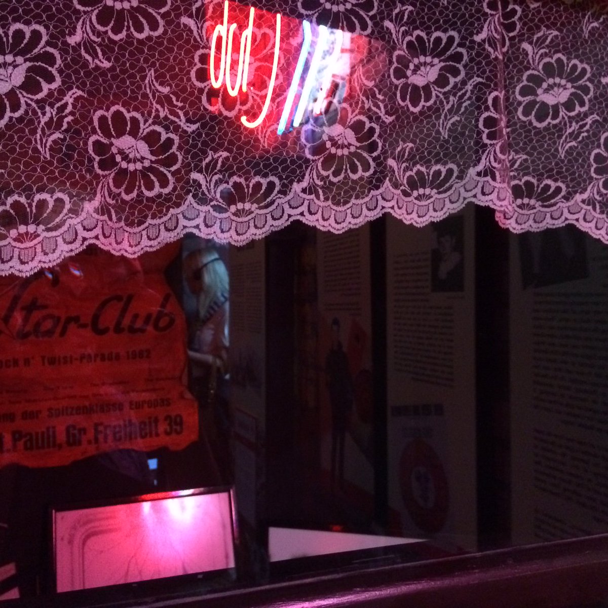 mybtextiles1900's tweet photo. Back in the Sixties, at the ticket booth entrance to the infamous Cavern Club, Liverpool (home to The Beatles), lace reigned supreme!
#thebeatles #stillgoingstrong #lace #windowpanel #redlights #cavernclub #nightclubchic #vintagetextiles #sixtiesstyle
#windowtreatment #lacepanel https://t.co/A9gIcN3sEA