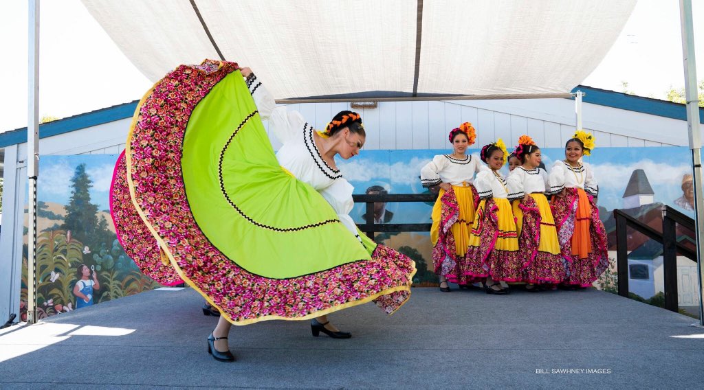 Harperv76Vince's tweet photo. Ballet Folklorico Jasmin at the South Park Day & Night Festival. Photo Credit: Devindra Sawhney #CAPSonoma #DIGLeaders #SouthParkDaynNightFestival https://t.co/kaNHbejBRT