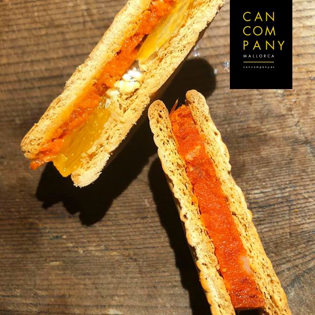 Galletas maría rellenas de sobrasada y naranja.

¿Quién se anima a probarlo? Son pura #charcuisine