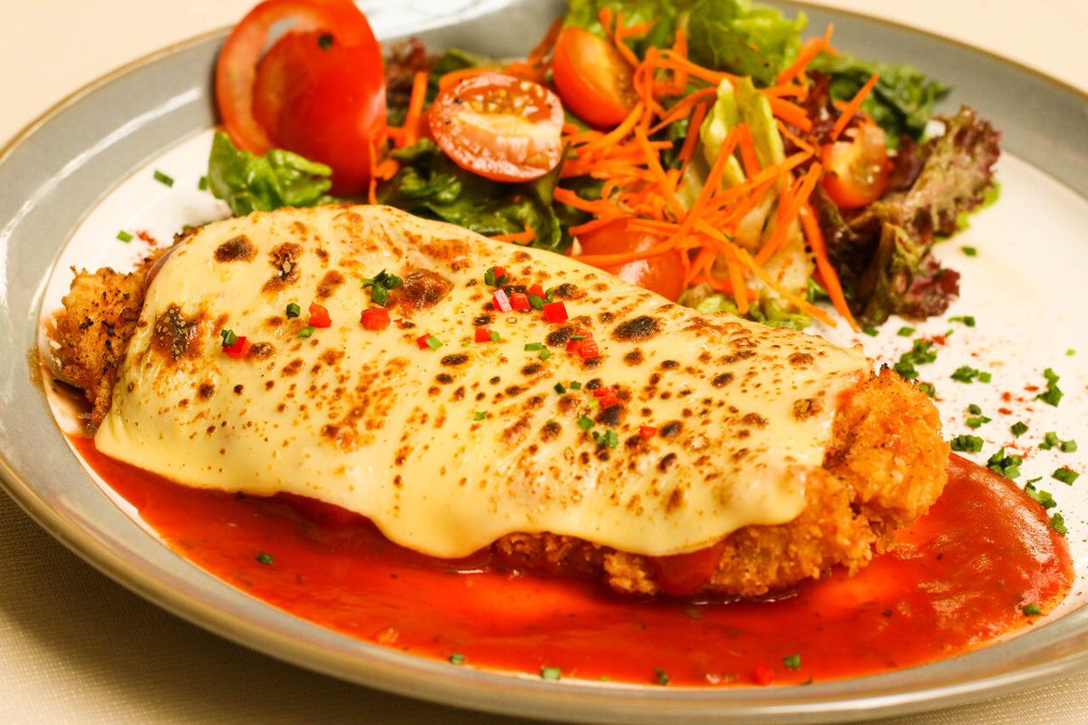 Rasakan menu terbaru dari kami, Chicken Parmesan!! Ditambah keju yang lezat serta sayuran yang segar sangat cocok untuk menemani waktu bersama teman dan keluarga. Only available at Papa Ron’s Pizza Cafe ya😉
.
.
#Pizzajakarta #pizzaindonesia #pizza #tasty #pizzacafe #paparons