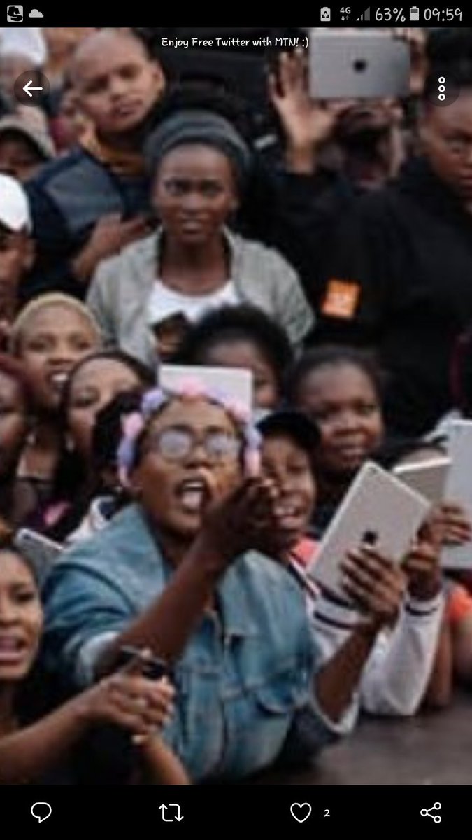 ApheleleMkhize4's tweet photo. @Nasty_CSA I wonder what this lady was saying🤣😂 https://t.co/eE7lbI2Y3j