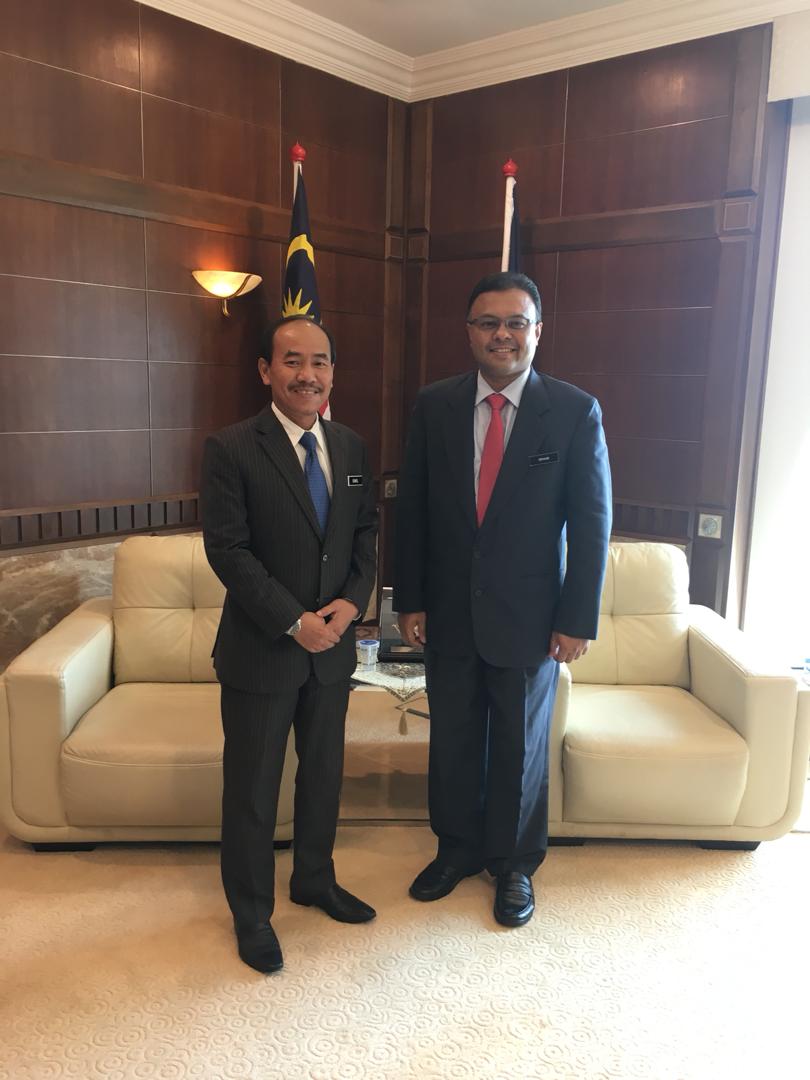MITIMalaysia's tweet photo. YBhg. Datuk @IshamIshak2 mengadakan Kunjungan Hormat kepada YBhg. Datuk Seri Dr. @IsmailBakar60, Ketua Setiausaha Negara untuk membincangkan strategi negara dalam meningkatkan perdagangan dan pelaburan di Malaysia.
#mitimatters #nationbeforeself https://t.co/jA4Pc5w4qK