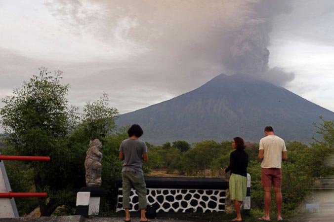 TasosFitness's tweet photo. What Does The Bali Volcano Mean For #Travel? published on Tasos Fitness - https://t.co/UQjObdTQTX #BaliVillas #BaliVolcano https://t.co/EiF1InG3Uo