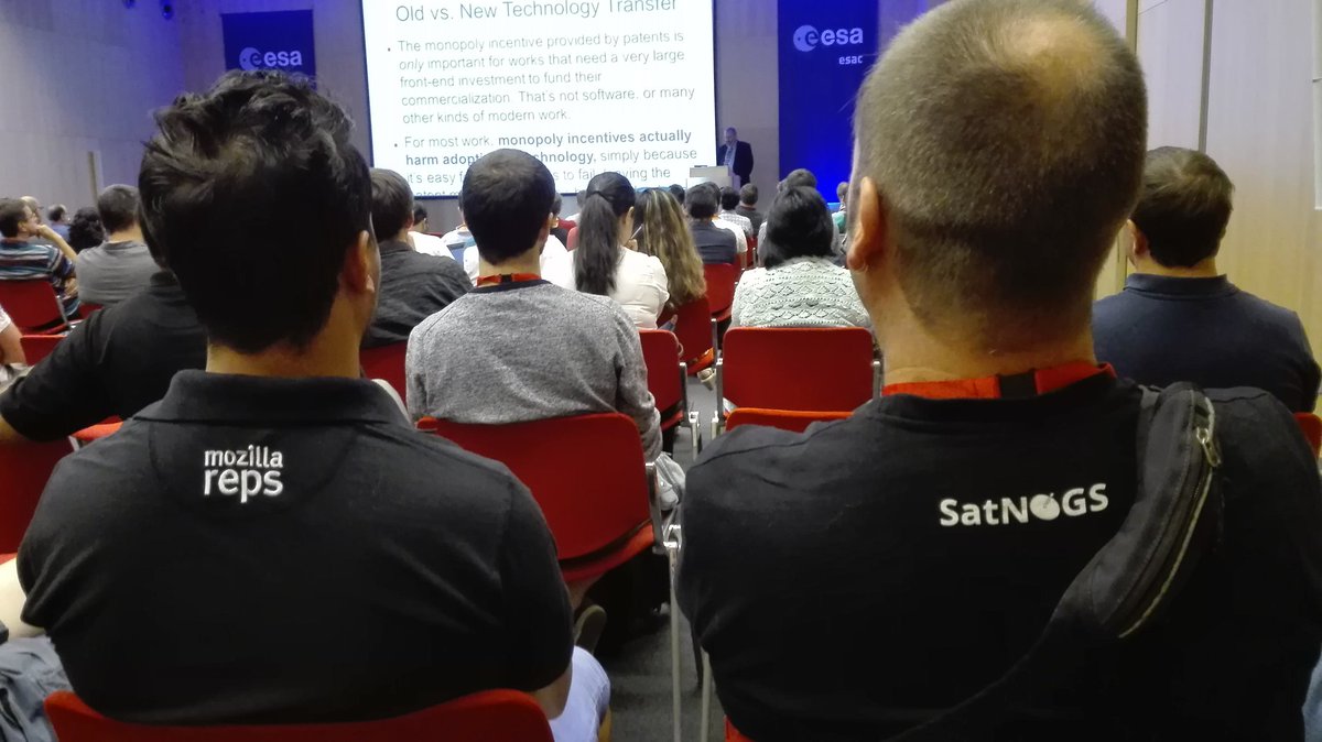 OH Wow!!! <a href="/mozilla/">Mozilla</a> rep and <a href="/SatNOGS/">SatNOGS</a> sitting together at the #oscw18 #OpenSource #Cubesat during <a href="/BrucePerens/">Bruce Perens K6BP - I Stand with Ukraine</a> ' talk. Differientiating business and the #opensource economics.