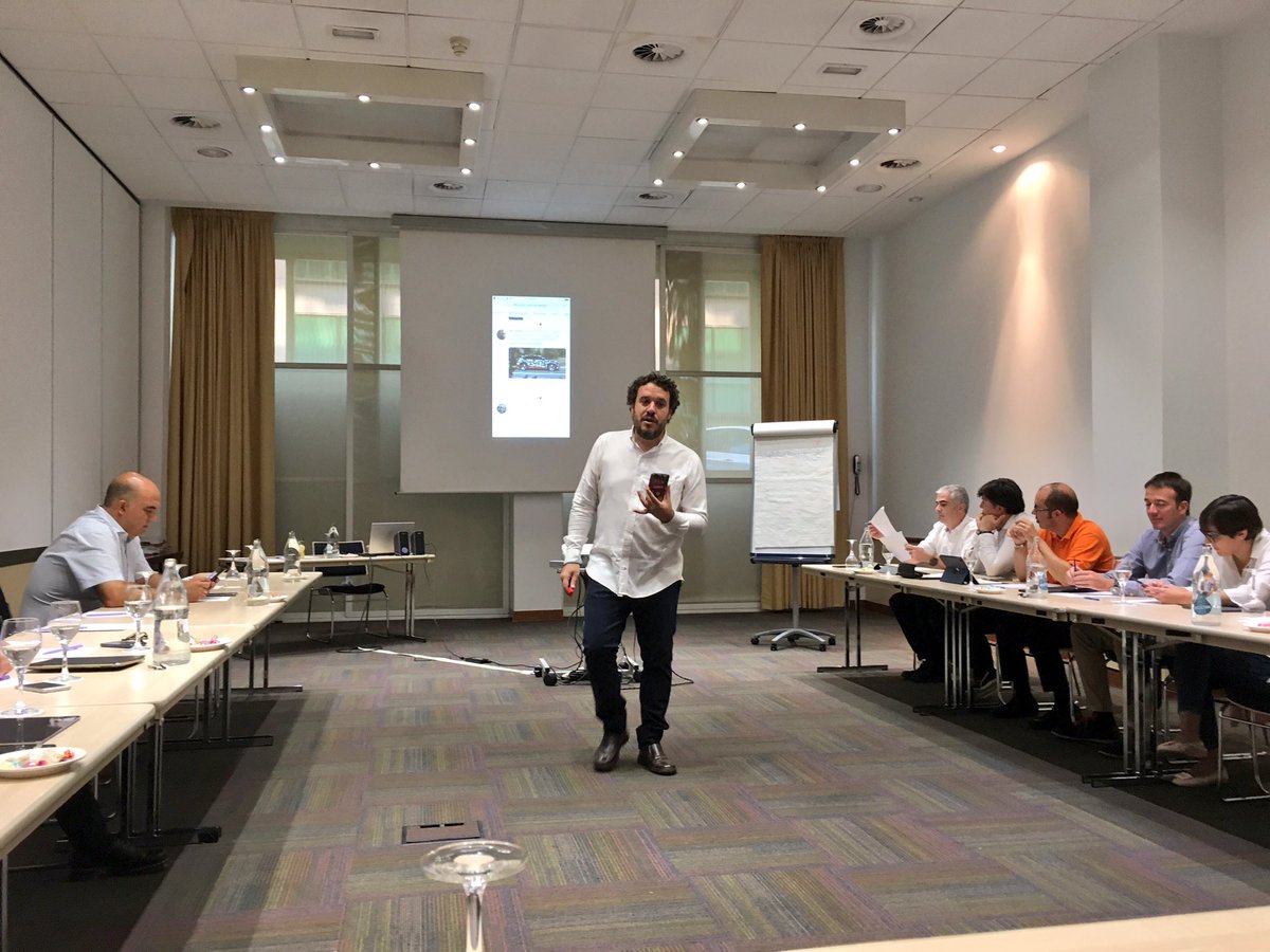 marketingspain3's tweet photo. #digitalcustomerdelight con iñaQi con Q. Y la no Q no es de garrafón! https://t.co/8kItpnin2L
