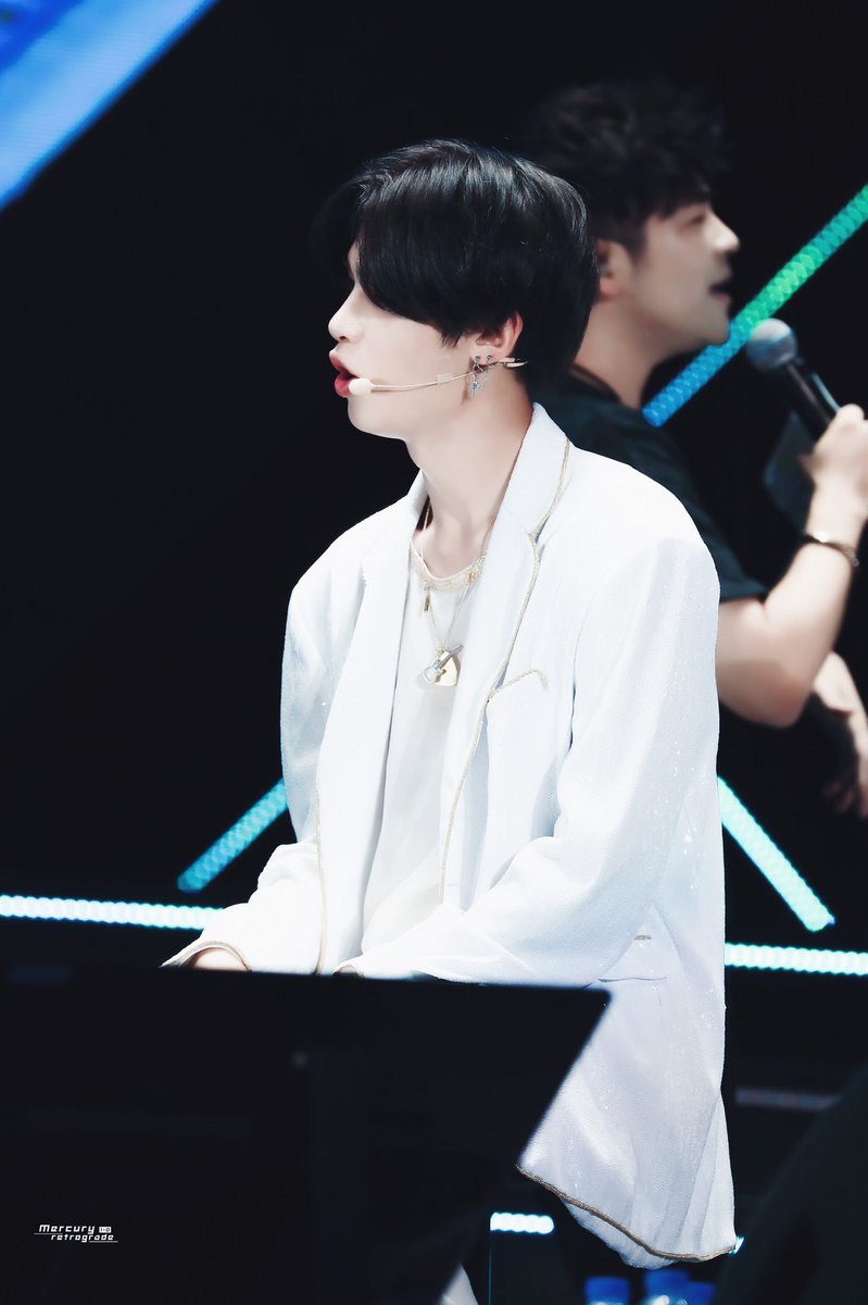 MercuryRetrogr4's tweet photo. 180908 NEXT 南京FM HD 4p✨

🚫Do not delete logo,share with cr please.

#黄明昊 #Justin #저스틴 #JustinHuang #HuangMinghao https://t.co/JdVWWSpuHW