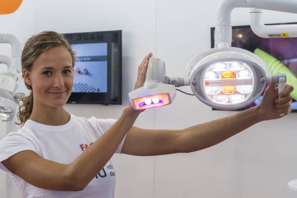 Ihre Stimme zählt! Die Nominierten des FACHDENTAL Awards stehen fest: ow.ly/Xn0N30lWkjY Abstimmen &amp; gewinnen: ein Bluetooth-Kopfhörer von <a href="/Bose/">Bose</a> winkt als Preis  🏆! #fachdentalsüdwest #fachdentallepzig