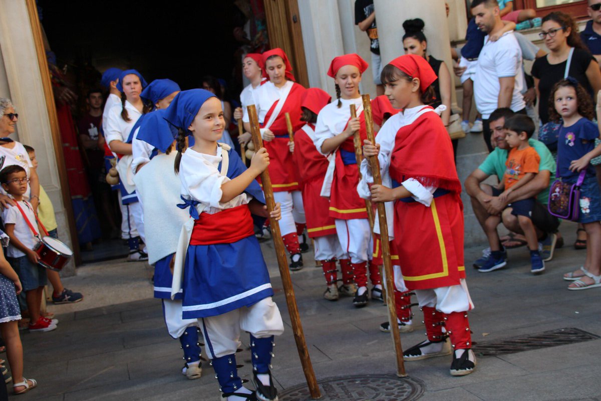 pastoretsdereus's tweet photo. Ahir van sortir els més petits a pasturar pels carrers de la ciutat per celebrar que la Misericòrdia ja ha arribat!! Vinga Pastorets!! 💪🏻🐑 #Misericòrdia2018 #pastorilment #balldepastorets (📸 @arnau2009 ) https://t.co/wFaOq9DiSe