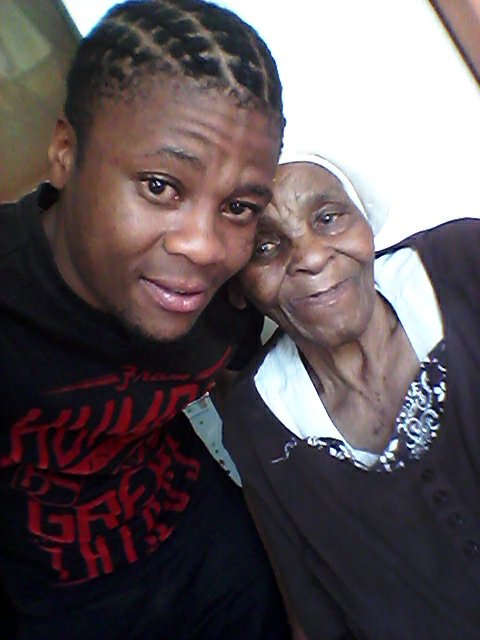 BonitoDeejay's tweet photo. She is 99 years old.... God another year for my Queen please 
#100Loading https://t.co/ICikdW59sb