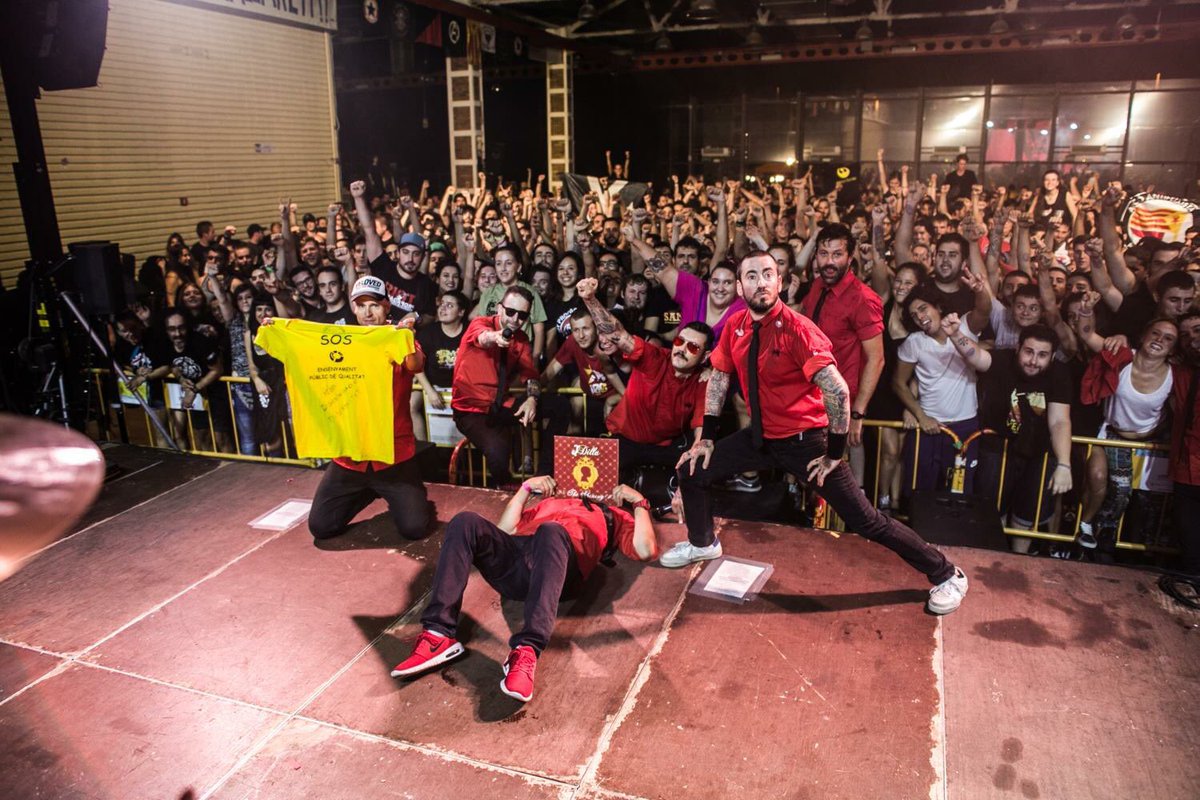 MOLTES GRÀCIES, BARNA! 

La nostra última nit a Barcelona va ser molt especial. Ens portem un gran record d'aquesta meravellosa terra. Gràcies pel suport de tots aquests anys i pels exemples de lluita que ens heu ensenyat. 

Els carrers seran sempre nostres!

📷 Guillem Willy