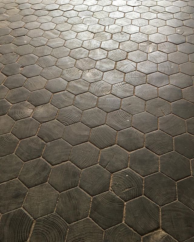 soshanau's tweet photo. Trinity College #foundmath #ihavethisthingwithpatterns #patterns #trinitycollege #dublin #ireland #foundmaths #hexagon #shapes #ihavethisthingwithfloors https://t.co/B1nBx4A5O8 https://t.co/ESGZ0vHfg0
