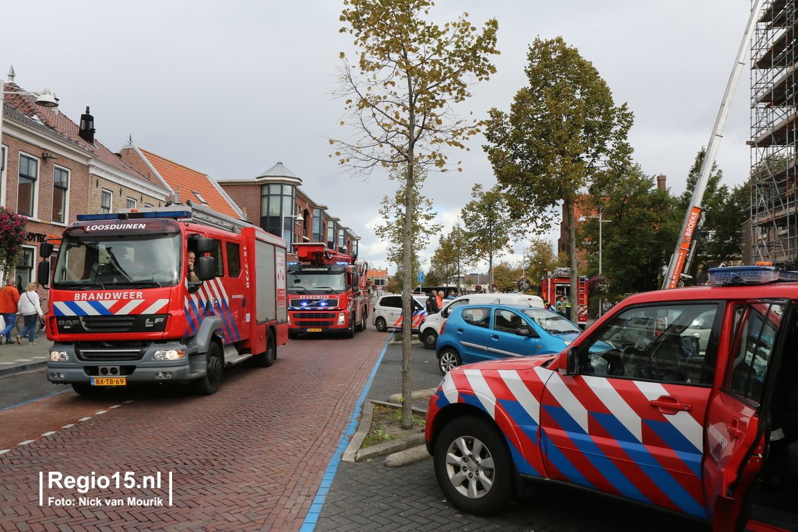 regio15's tweet photo. De brandweer is inmiddels aan het ventileren.  Het #Plein in #Wateringen is gedeeltelijk gestremd voor het verkeer. https://t.co/ALGrNnDv4G