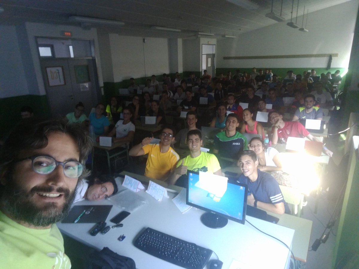 Foto para el recuerdo, sesión de bienvenida a la asignatura #INAGA_Fcd_UEX a los alumnos de segundo de la <a href="/fcd_uex/">F CC Deporte - UEx</a>