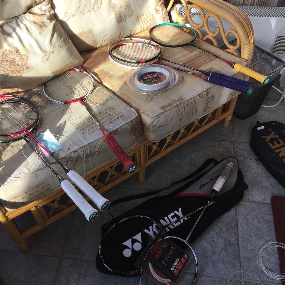 PaulSBadmnton's tweet photo. Busy morning for me on the stringing front - hmmm has the new season started by chance? What's your favourite string? #badmintonstringing #badmintonstringer #ashawayzymax66 #ashawaystrings #ashawayzymax69 #Warrington https://t.co/HBBdbxDEVd