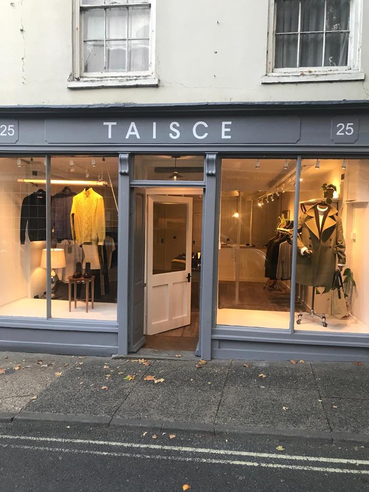 ECritchleyLtd's tweet photo. The team at Emmerson Critchley Ltd has undertaken the #renovation of a shop in #Woodbridge (Suffolk) within a Grade II Listed building. The project commenced with the stripping out of an old hairdresser’s studio. https://t.co/bTEoRolT8X