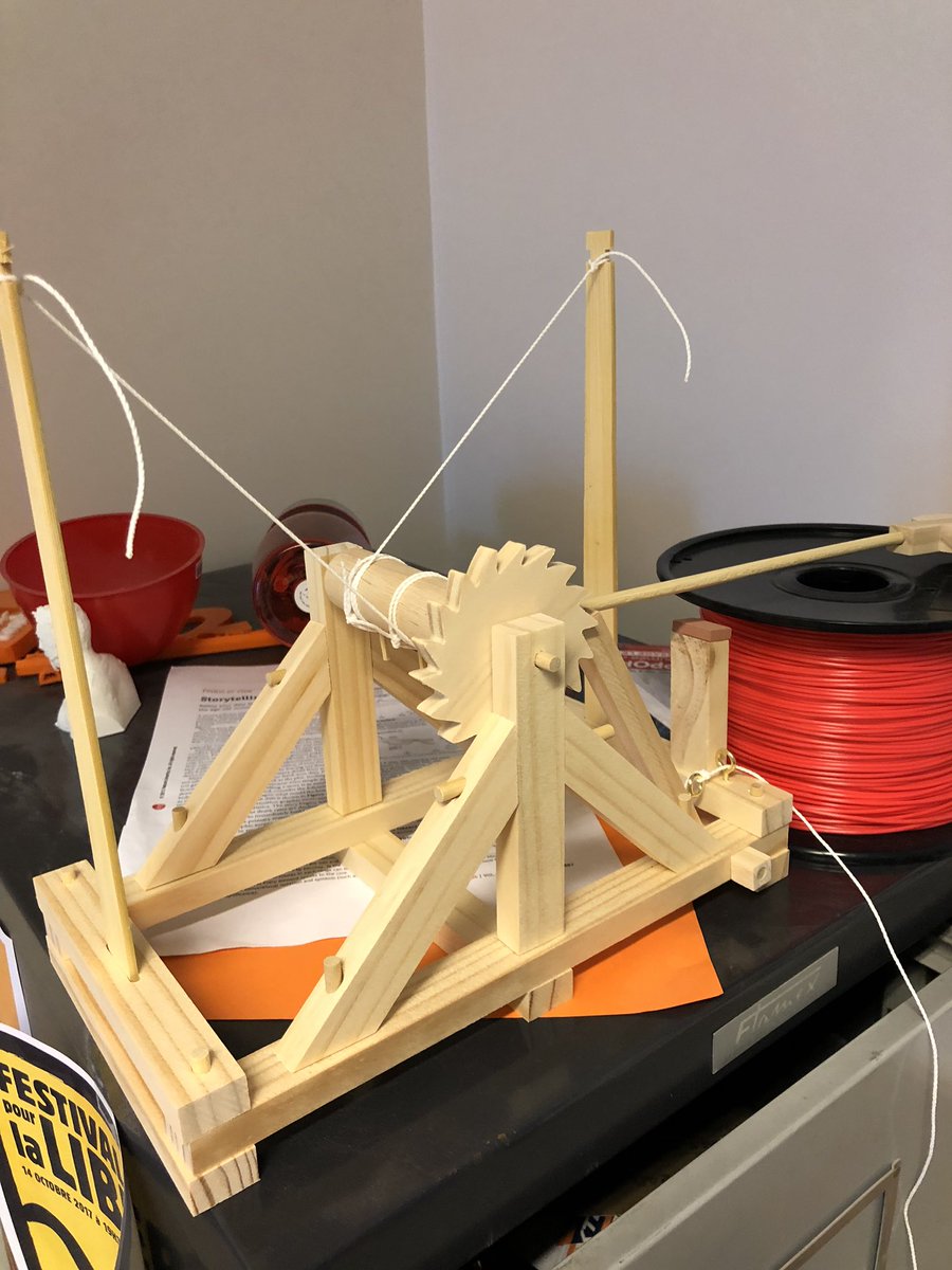RiviNico's tweet image. Ce matin j’ai donc déjà construit une catapulte et un micro ordinateur sur une base #raspberrypi2. Il n’y aucune cohérence.