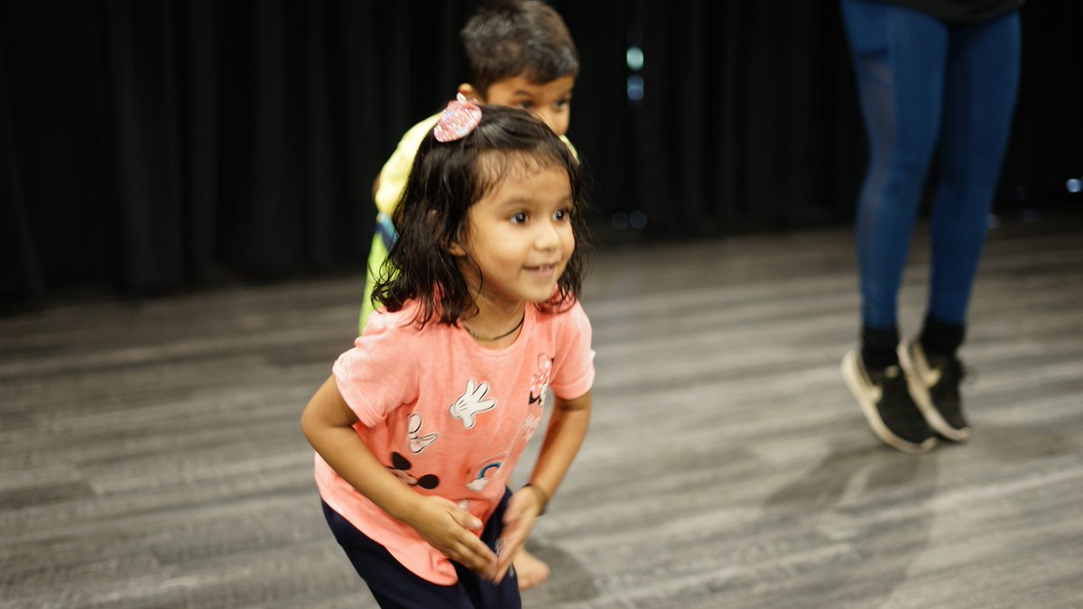 NrityaShakti's tweet photo. Dance is the perfect way to keep kids physically active in a fun way 😍
Look how much fun we have in class with Pooja Kannan ! 👏
.
Regular KIDS BATCH every
Sat & Sun | 12:45 - 1:45 pm ✨
#powerofdance #NSFaculty #NSRegularClass #NSStudio #NSMumbai #Mumbai https://t.co/I3Dch8gnsA