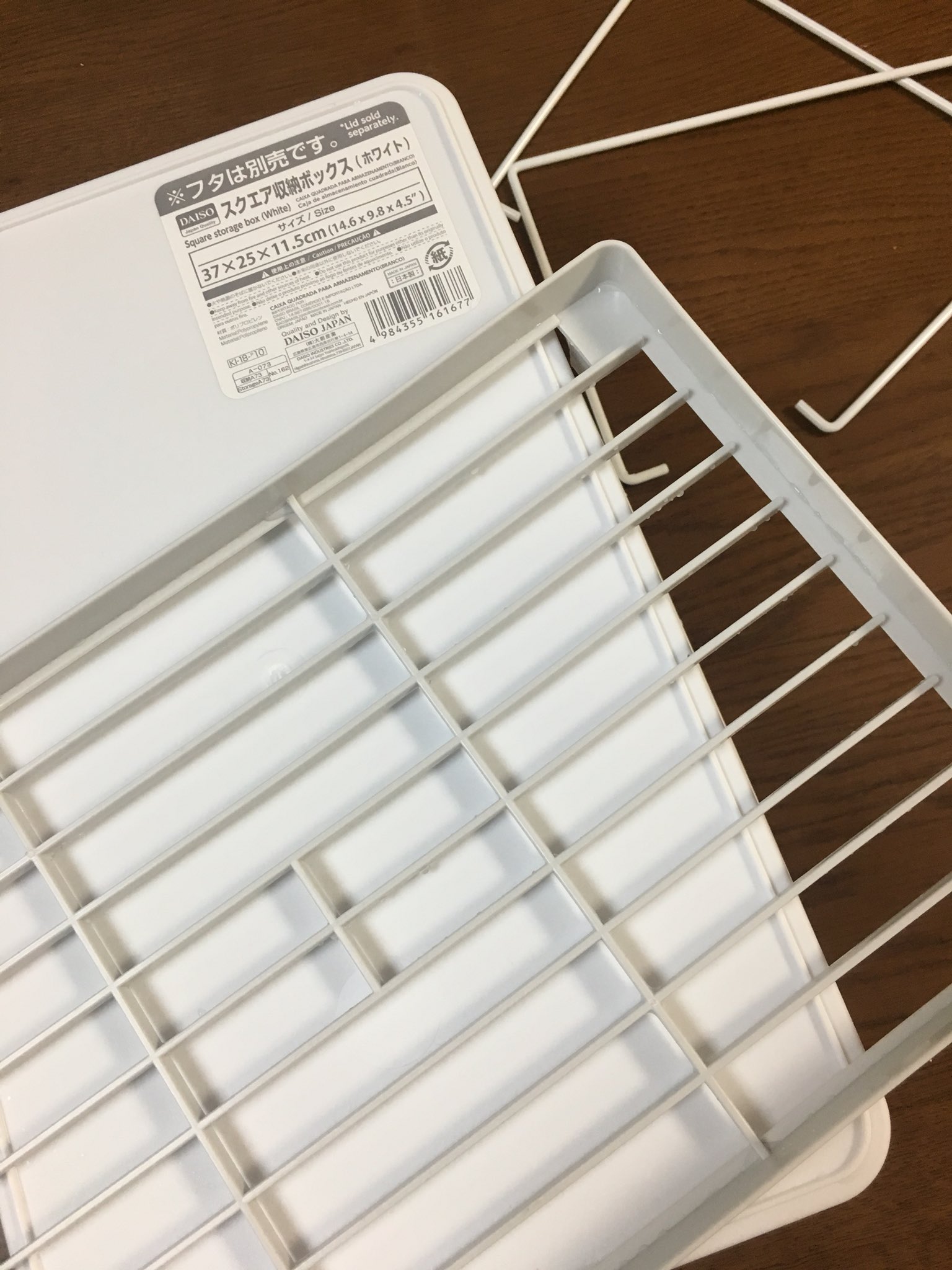 だみえ 台所グッズ コンパクトで 漂白用の桶にも利用できる水切りカゴがずーっと欲しかった そしてようやく巡り会いました 100均のケースとシンク下の整理棚 サイズぴったり 水切りカゴ ダイソー T Co E540fjjv Twitter