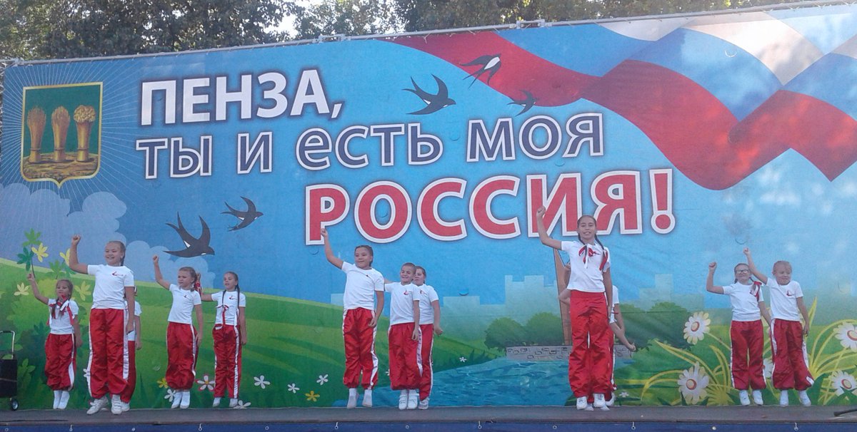 22.09. на фонтанной площади состоялось закрытие  фестиваля «Музыка - улицам города». На сцене выступали коллективы ДМШ и ДШИ, профессиональные ансамбли и исполнители. Воспитанники ДМШ №7  (ансамбль «Карамэль» и группа «Классная компания») приняли участие в закрытие фестиваля.