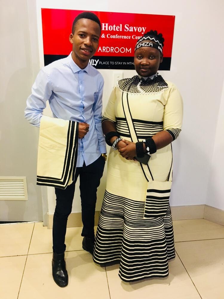 SinovuyoDimanda's tweet photo. Nanku uMamXhosa
uKhawuta inkomo zika Skhomo zika Mdange zika Tshiwo
Oka Nonkanyi ka Gliffis ka Dimanda ka Sibhozo ka Nzabele weqadi lendlu enkulu ka Gcaleka
Ndingokalusiba uncwadi noNgoma
Ndim 
Iqaba
Ndimichiza! https://t.co/FlHeatc3fc