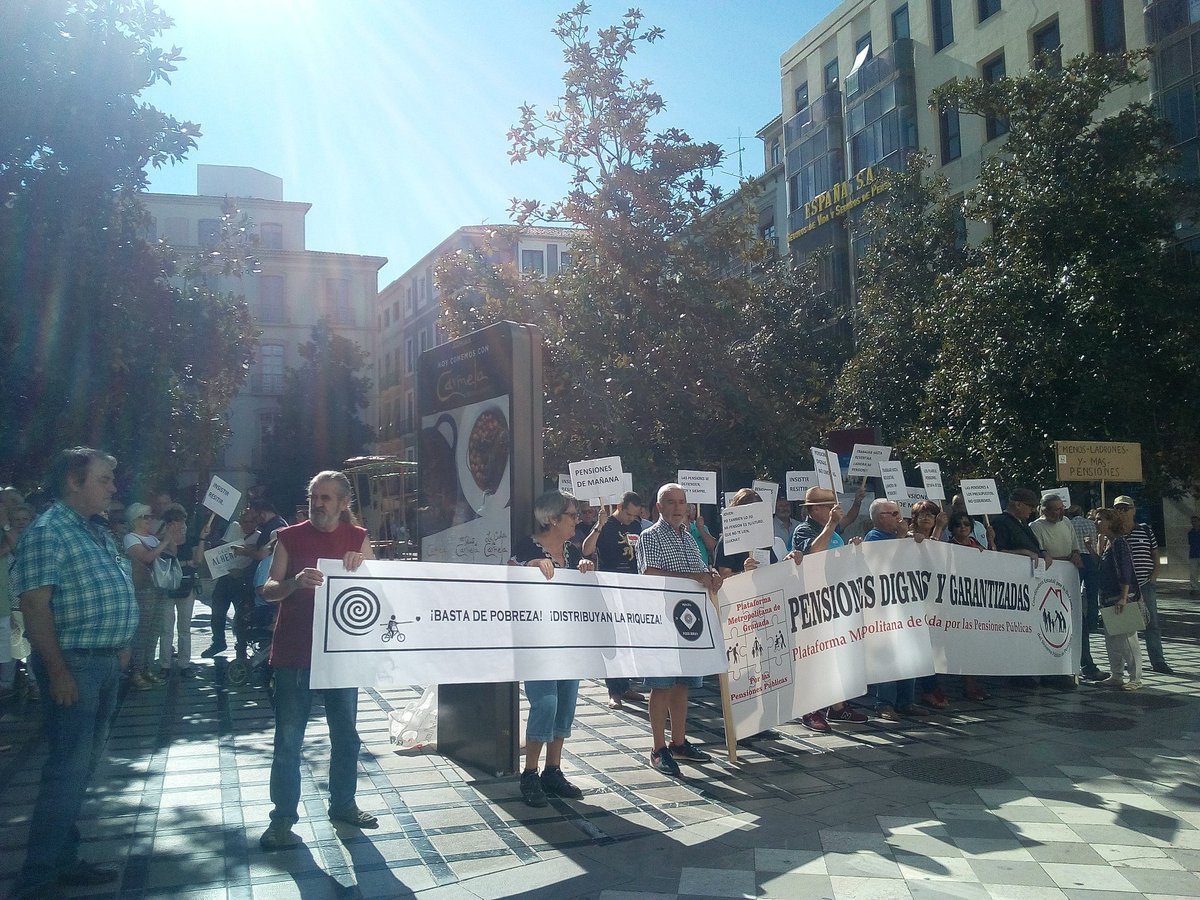 KellysUnionGR's tweet photo. Y aquí estamos las Kellys de Granada apoyando las injusticias https://t.co/DpU0RKC7p0