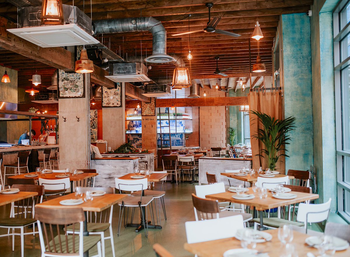 RPBi_news's tweet photo. Simon Shaw, chef patron and creative director of El Gato Negro, in Manchester, has opened @CantoMcr in Ancoats. Located in the #FairbairnBuilding on Henry Street, it brings modern #Portuguese #cuisine to Manchester. The 110-cover restaurant is headed up by Porto-born Carlos Gomes https://t.co/XgvvDhZIaN