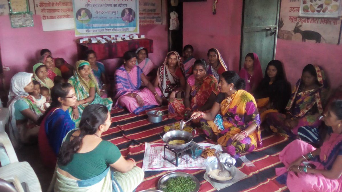 WCD_Dindori's tweet photo. शासन  द्वारा चलाये गये कु​पोषण को दूर करने के लिये पोषण अ​भियान कार्यक्रम का आयोजन,
आंगनवाडी केन्द्रों में रसोईया प्रशिक्षण/उन्मुख्रीकरण एवं हाट बाजार कार्यक्रम का आयोजन 
जिला डिण्डौरी म.प्र. https://t.co/Zjb4um3mcX