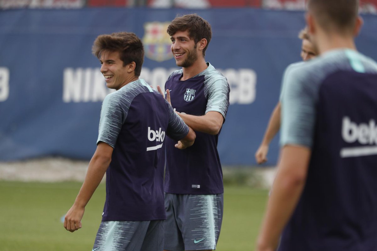 ⚽💪 Recovery training session at the Ciutat Esportiva. Iñaki Peña, Miranda, Monchu, O. Busquets and Riqui Puig from @FCBarcelonaB also take part.
🔵🔴 #ForçaBarça