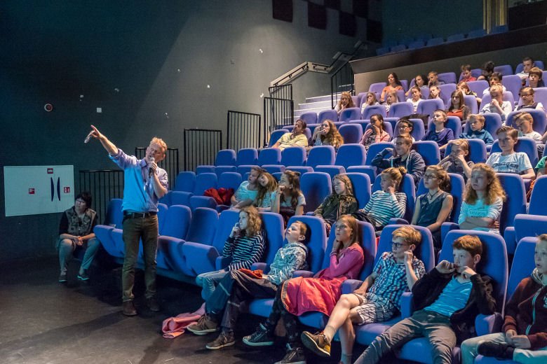 In de #weekvandeduurzaamheid is het <a href="/KNMI/">KNMI</a> door <a href="/SamenvrDeBilt/">Samen voor De Bilt</a> gematcht met basisscholen <a href="/gemeentedebilt/">De Bilt</a> . Zij geven een kinder-hoorcollege over #klimaatverandering. Kijk op duurzaamdebilt.nl/?p=1310