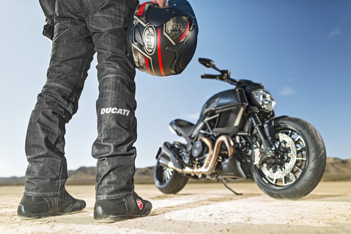 Do we ride now, or do we ride right now? The choice is simple. #DucatiDiavel #MondayMotivation #Ducati #India