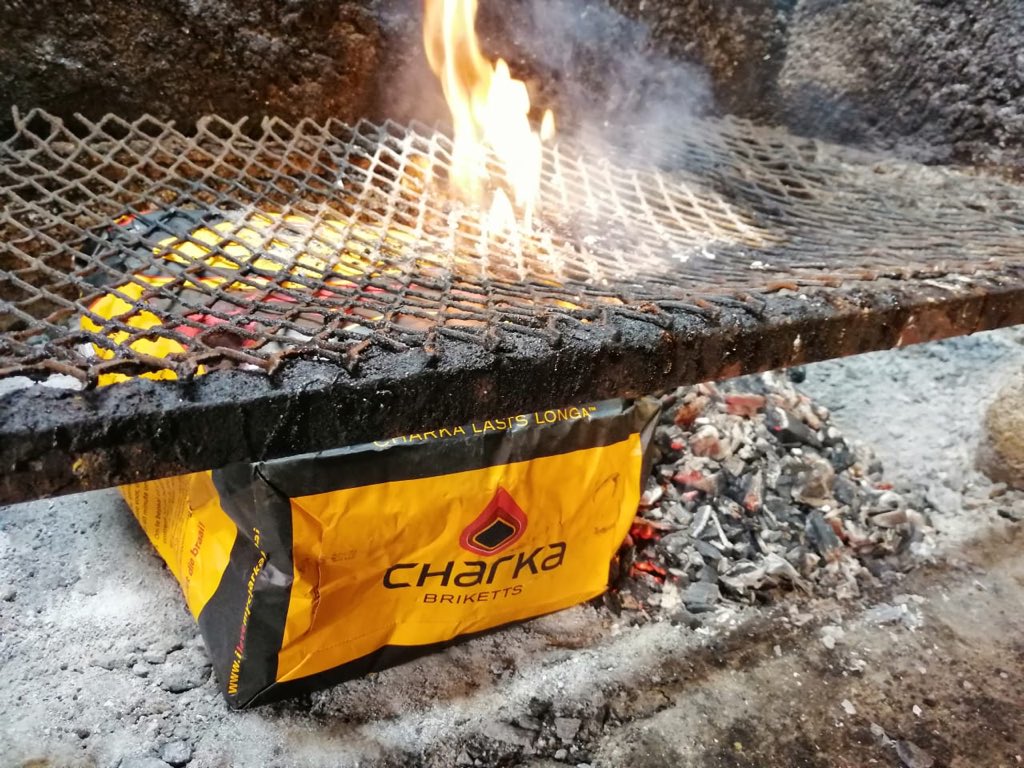 chef_bennym's tweet photo. The fire is on,the meat is ready,the tongs are out and the beers are cold.Let The braai begin๐ ๐ฅ๐ฅ๐ฅ๐ฅ #OOOO #BraAImate #Braaiday #Mate20Lite https://t.co/6XlvqmxM6A
