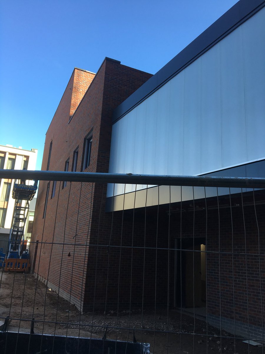 TheCHBH's tweet photo. The CHBH building looking lovely in the sunshine this morning. Link bridge to Gisbert Kapp almost completed too #CHBH #BrainHealth @LES_UniBham @unibirmingham @unibham_estates @UoB_SoP https://t.co/R1MlEaerqs