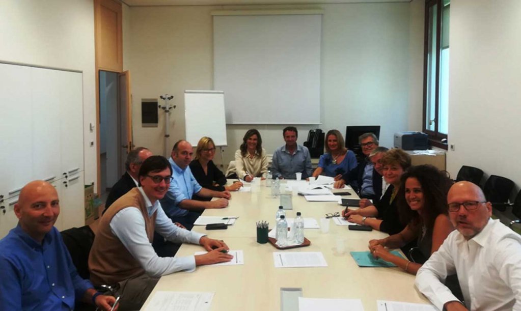 Comuni al collasso: le dieci richieste dei #sindaci ai parlamentari trevigiani #OpenCamera #OpenSenato <a href="/mariarosabar/">mariarosabarazza</a> Mariarosa Barazza 
 goo.gl/RP2KW1