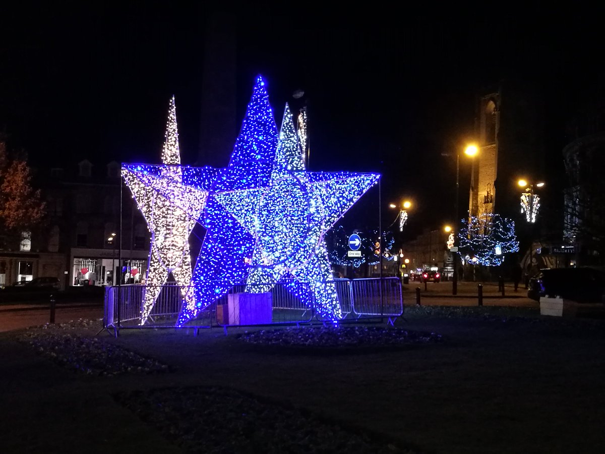 HGatChristmas's tweet photo. We're THRILLED to say we have now passed our £30k fundraising target for #HowBigIsYourBauble @StrayFM! Thanks to everyone who has donated! But last year's lights cost more than £40k, so if you haven't donated yet, please do: https://t.co/8dmTQwdiNA #Harrogate #Christmas https://t.co/fsERQsDqut